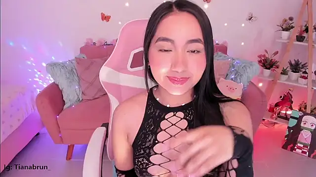 Zara uwu  online show from 10/06/25, 11:33