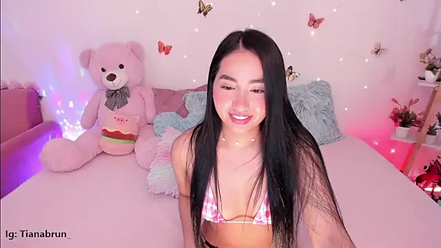 Zara uwu  online show from 11/21/25, 11:53