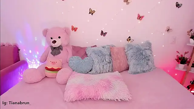 Zara uwu  online show from 11/22/25, 12:15