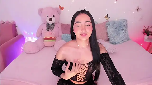 Snapshot of Zara_uwu_ chatting on 06/12/26, 10:24 Zara uwu online show from 06/12/26, 10:24