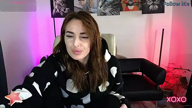 Snapshot of xx_adrihanna_xx chatting on 03/04/25, 05:13 xx adrihanna xx online show from 03/04/25, 05:13