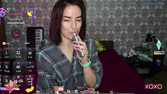 xx adrihanna xx online show from 10/29/25, 07:51