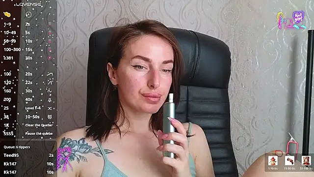Snapshot of xx_adrihanna_xx chatting on 06/12/26, 04:43 xx adrihanna xx online show from 06/12/26, 04:43