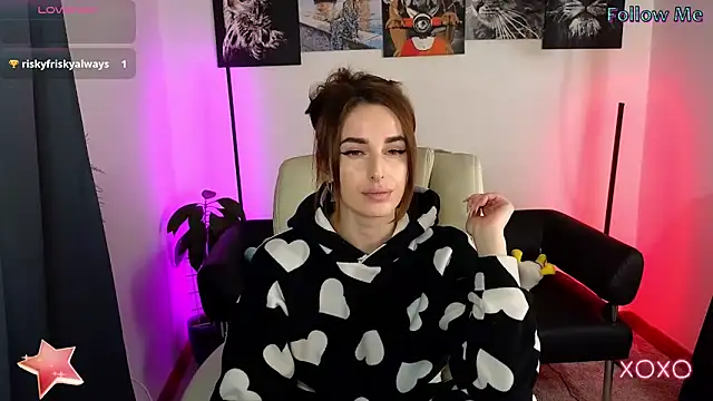 Snapshot of xx_adrihanna_xx chatting on 03/18/25, 05:55 xx adrihanna xx online show from 03/18/25, 05:55