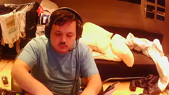 Bebemickey75 online show from 11/30/25, 12:22