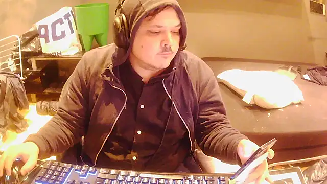 Bebemickey75 online show from 11/23/25, 04:39