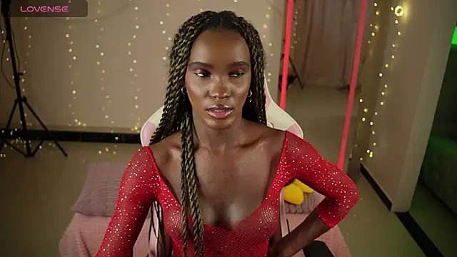 LuanaRisque online show from 04/16/26, 05:41