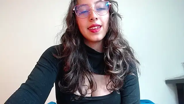 Snapshot of kute_Aliz chatting on 03/21/25, 01:56 kute Aliz online show from 03/21/25, 01:56