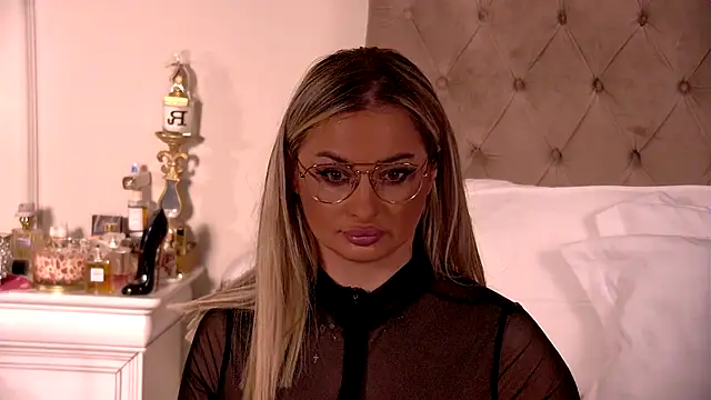 Denisse Perry online show from 09/29/25, 12:06