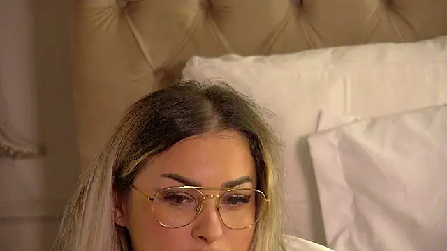 Denisse Perry online show from 02/15/26, 10:09