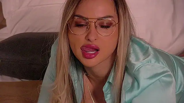 Denisse Perry online show from 02/24/26, 10:54