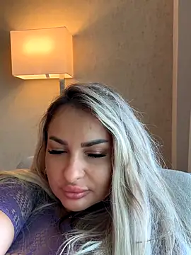 Denisse Perry online show from 11/18/25, 06:00