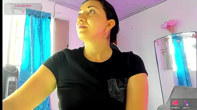 Snapshot of Angelblue_ chatting on 07/14/26, 09:21 Angelblue online show from 07/14/26, 09:21
