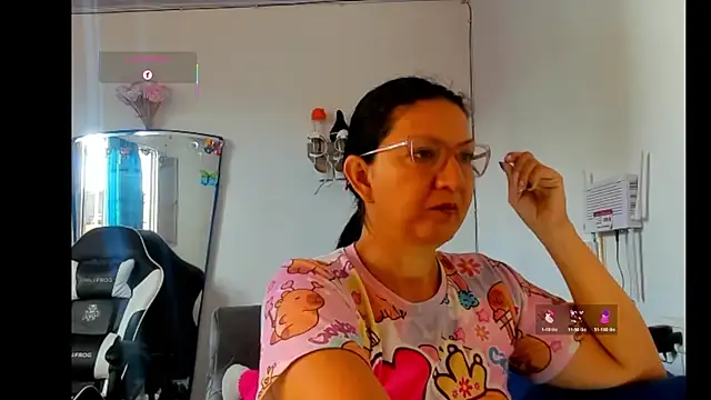 Snapshot of Angelblue_ chatting on 06/25/26, 02:22 Angelblue online show from 06/25/26, 02:22