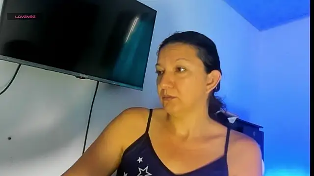 Snapshot of Angelblue_ chatting on 06/06/26, 01:27 Angelblue online show from 06/06/26, 01:27