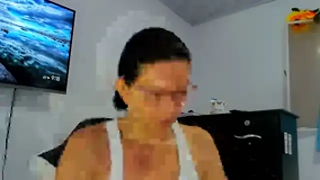 Snapshot of Angelblue_ chatting on 04/18/26, 02:19 Angelblue online show from 04/18/26, 02:19