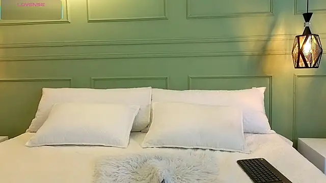 Snapshot of kataliina__ chatting on 11/24/25, 11:54 kataliina online show from 11/24/25, 11:54