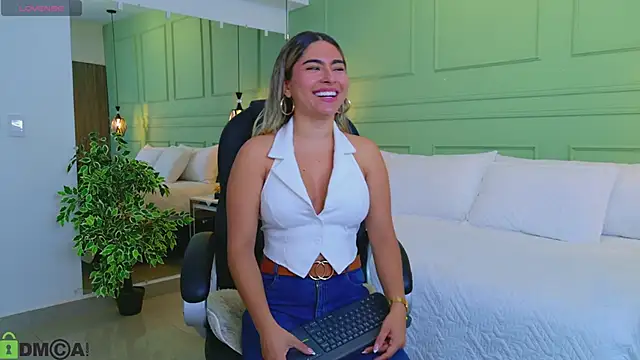 kataliina   online show from 04/21/26, 12:01
