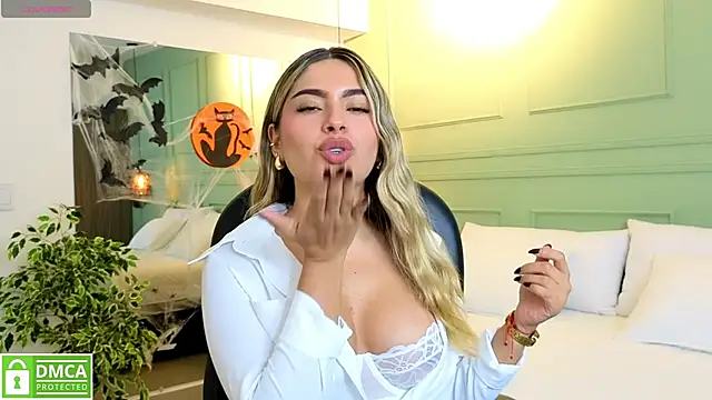 Snapshot of kataliina__ chatting on 10/27/25, 11:55 kataliina online show from 10/27/25, 11:55