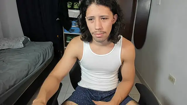 Snapshot of imtonny19 chatting on 06/19/26, 12:05 imtonny19 online show from 06/19/26, 12:05