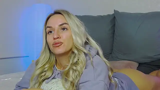 SofiJames online show from 10/07/25, 06:58