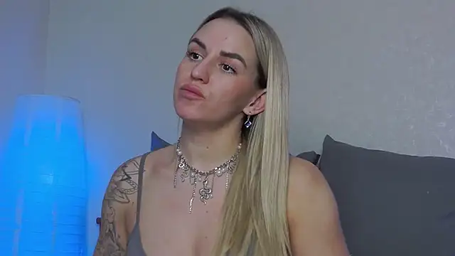 SofiJames online show from 03/08/25, 09:28