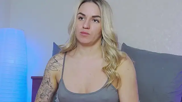 SofiJames online show from 03/11/25, 09:34
