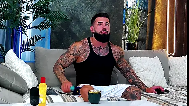 Snapshot of masterkingofmusclee chatting on 09/26/25, 07:04 masterkingofmusclee online show from 09/26/25, 07:04