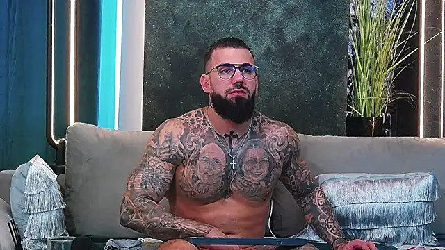 Snapshot of masterkingofmusclee chatting on 03/06/25, 02:08 masterkingofmusclee online show from 03/06/25, 02:08