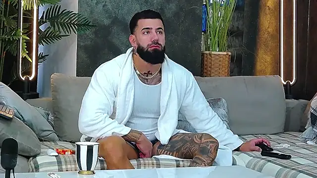 Snapshot of masterkingofmusclee chatting on 11/13/25, 09:02 masterkingofmusclee online show from 11/13/25, 09:02