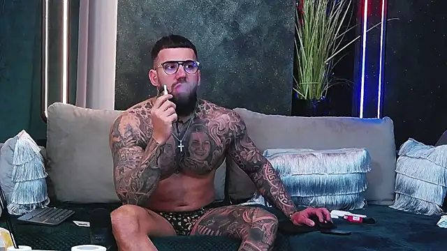 Snapshot of masterkingofmusclee chatting on 03/07/25, 09:17 masterkingofmusclee online show from 03/07/25, 09:17