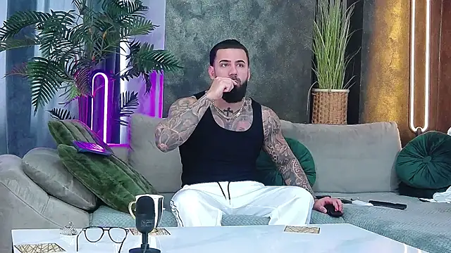 Snapshot of masterkingofmusclee chatting on 02/05/26, 07:59 masterkingofmusclee online show from 02/05/26, 07:59