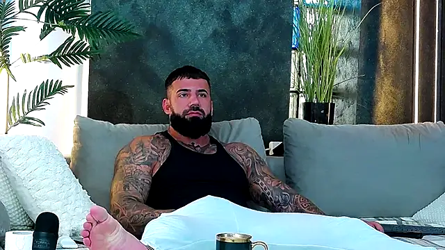 Snapshot of masterkingofmusclee chatting on 09/12/25, 09:09 masterkingofmusclee online show from 09/12/25, 09:09