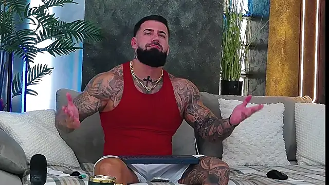 Snapshot of masterkingofmusclee chatting on 10/20/25, 10:49 masterkingofmusclee online show from 10/20/25, 10:49