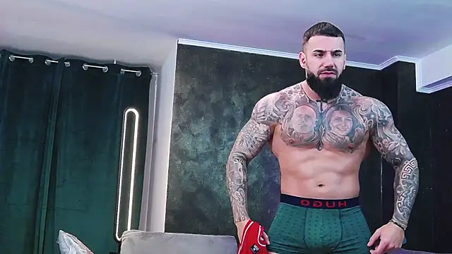 Snapshot of masterkingofmusclee chatting on 02/17/25, 09:43 masterkingofmusclee online show from 02/17/25, 09:43