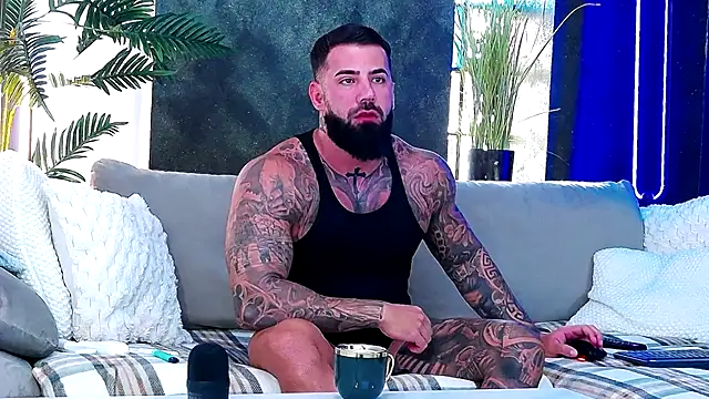 Snapshot of masterkingofmusclee chatting on 09/24/25, 07:04 masterkingofmusclee online show from 09/24/25, 07:04