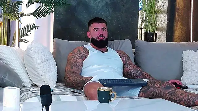 Snapshot of masterkingofmusclee chatting on 09/09/25, 07:07 masterkingofmusclee online show from 09/09/25, 07:07