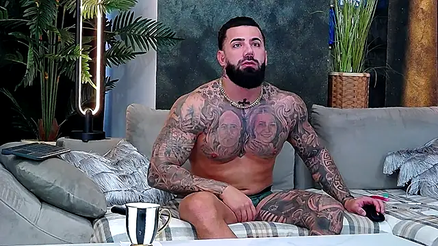 Snapshot of masterkingofmusclee chatting on 11/19/25, 09:53 masterkingofmusclee online show from 11/19/25, 09:53