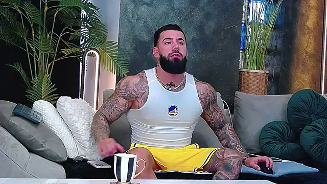 Snapshot of masterkingofmusclee chatting on 12/04/25, 07:40 masterkingofmusclee online show from 12/04/25, 07:40