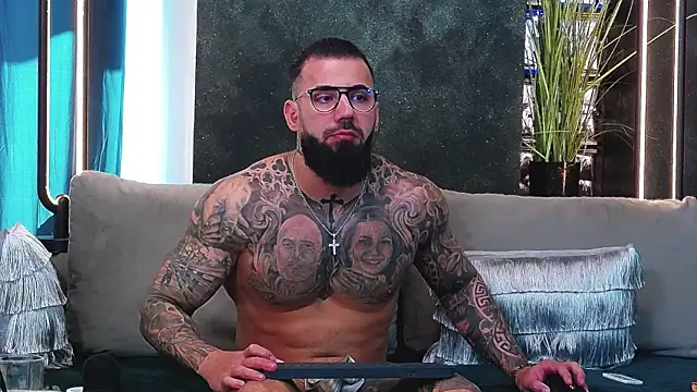 Snapshot of masterkingofmusclee chatting on 03/05/25, 10:00 masterkingofmusclee online show from 03/05/25, 10:00