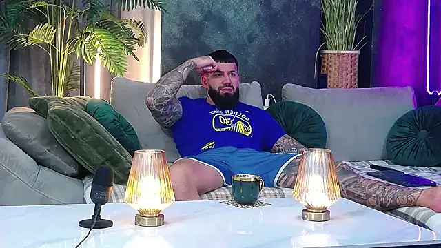 Snapshot of masterkingofmusclee chatting on 02/17/26, 09:45 masterkingofmusclee online show from 02/17/26, 09:45