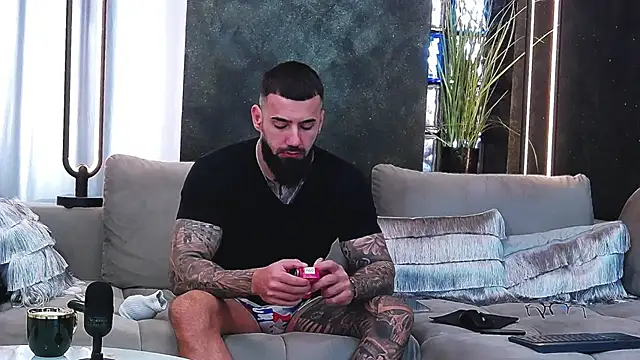 Snapshot of masterkingofmusclee chatting on 03/14/25, 09:03 masterkingofmusclee online show from 03/14/25, 09:03