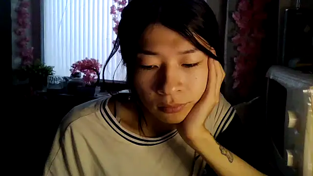 Snapshot of CarlyJoy chatting on 10/09/25, 12:49 CarlyJoy online show from 10/09/25, 12:49