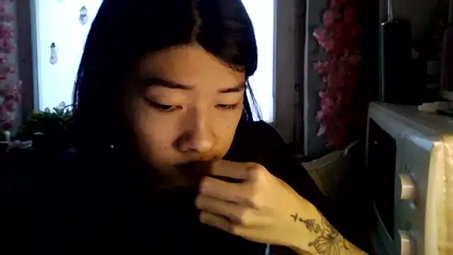 CarlyJoy online show from 12/21/25, 11:01