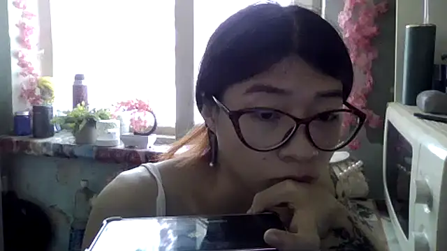 CarlyJoy online show from 04/02/26, 10:22