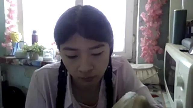 CarlyJoy online show from 04/06/26, 09:43