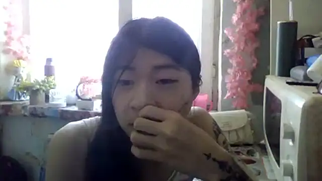 CarlyJoy online show from 04/12/26, 09:34