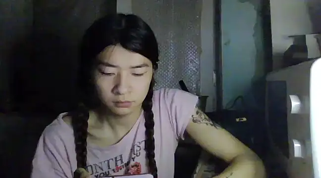 Snapshot of CarlyJoy chatting on 03/18/25, 04:06 CarlyJoy online show from 03/18/25, 04:06
