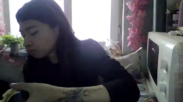 Snapshot of CarlyJoy chatting on 12/18/25, 11:03 CarlyJoy online show from 12/18/25, 11:03