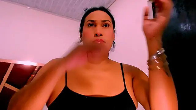 Snapshot of big_alondra_x chatting on 10/31/25, 07:43 big alondra x online show from 10/31/25, 07:43